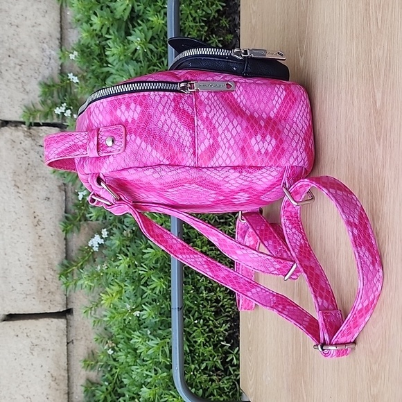 BETSEY JOHNSON Fuchsia Pink and Black Mini Cat backpack NWOT - Picture 4 of 11